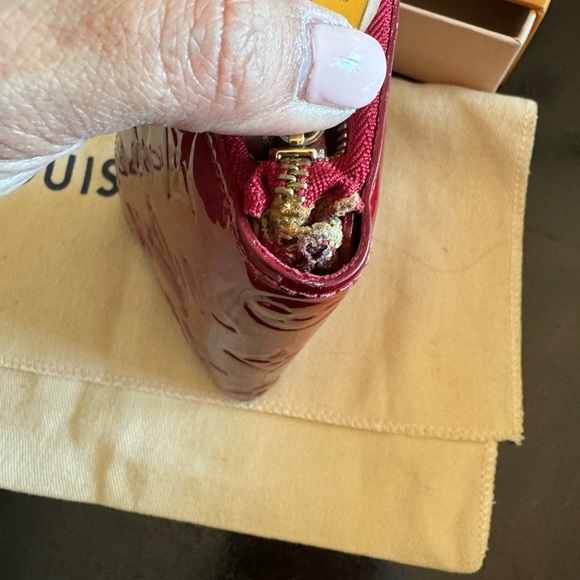 Authentic Louis Vuitton Zippy wallet- red vernis - Picture 5 of 16